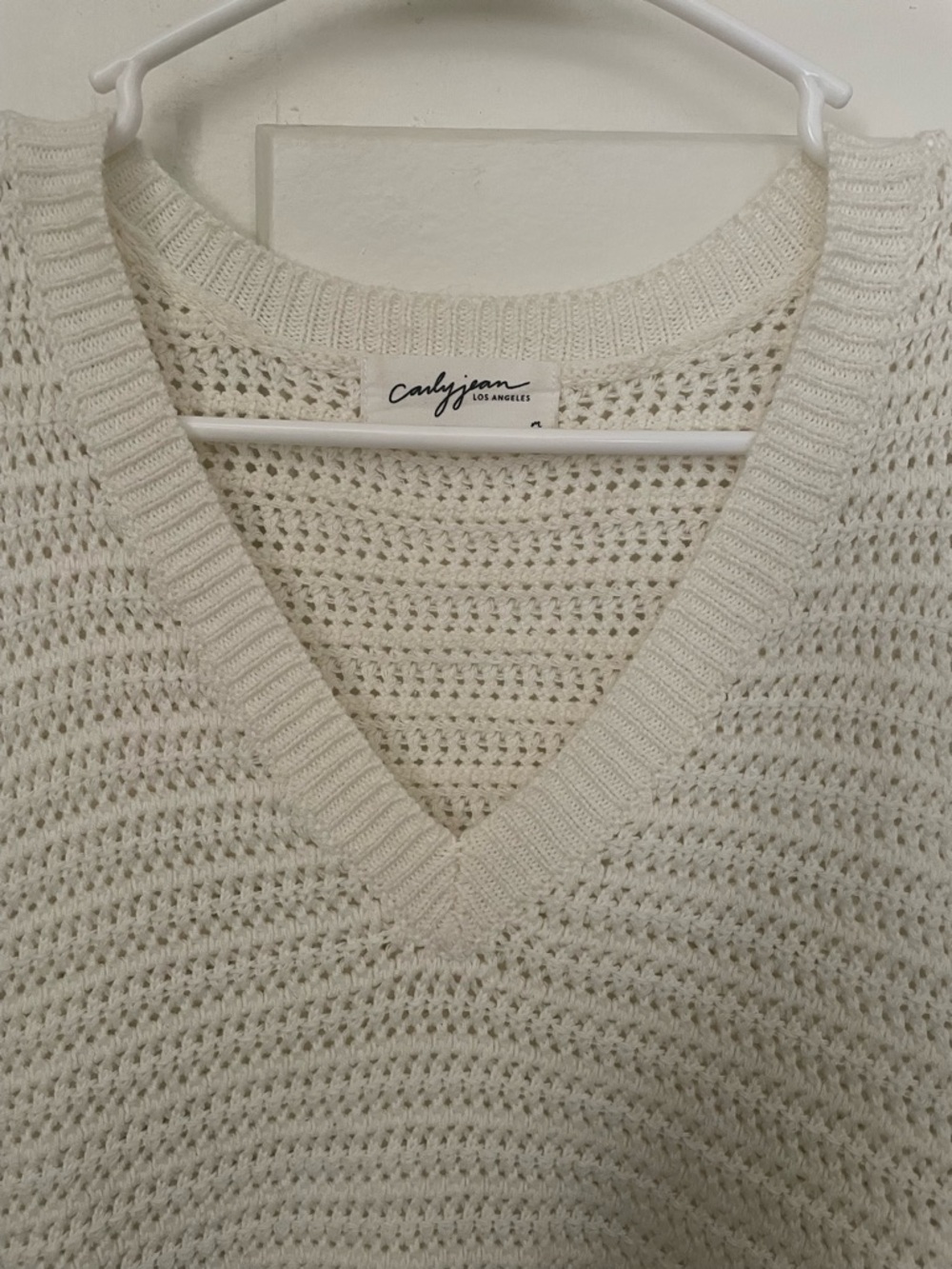 Open Knit V Neck Sweater Size M from Carly Jean Los Angeles